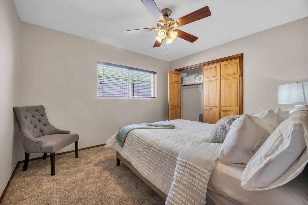 Photo of Bedroom in Paradise Valley Village