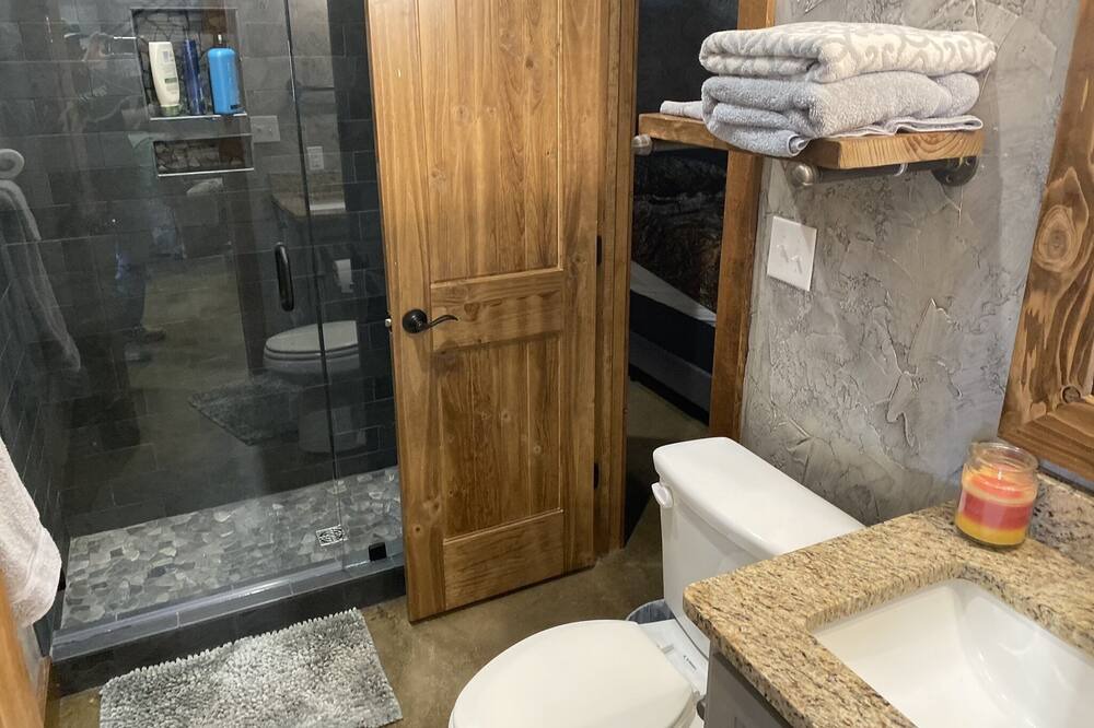 Photo of Bathroom in Silver
