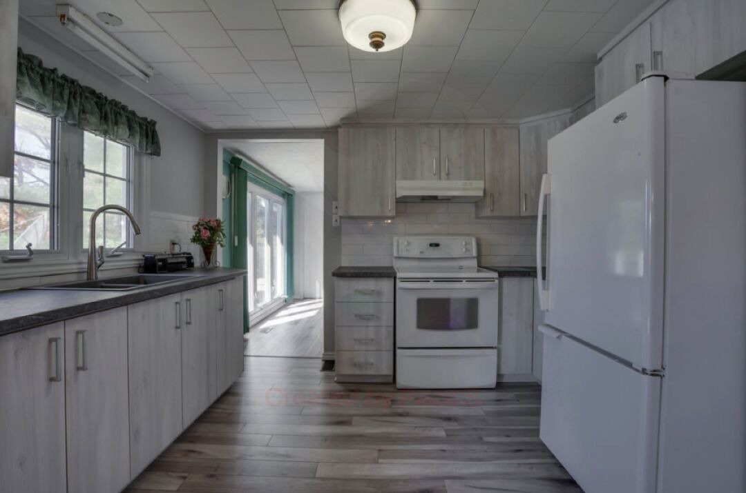 Photo of Kitchen in Leslie-Clapham-et-Huddersfield