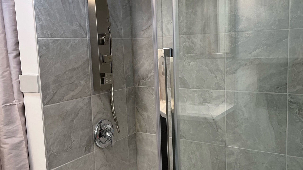 Photo of Bathroom in Leslie-Clapham-et-Huddersfield