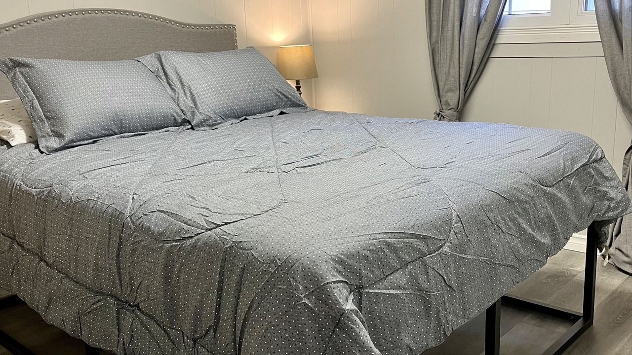 Photo of Bedroom in Leslie-Clapham-et-Huddersfield