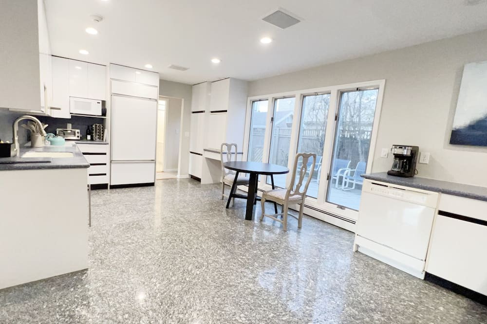 Photo of Kitchen in Lido Beach