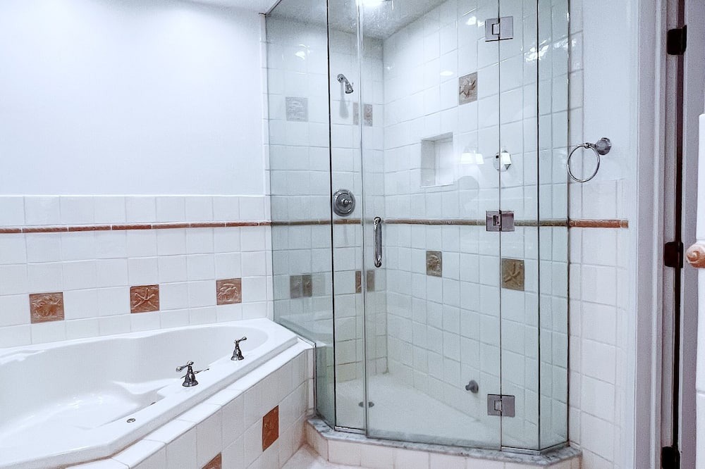 Photo of Bathroom in Lido Beach