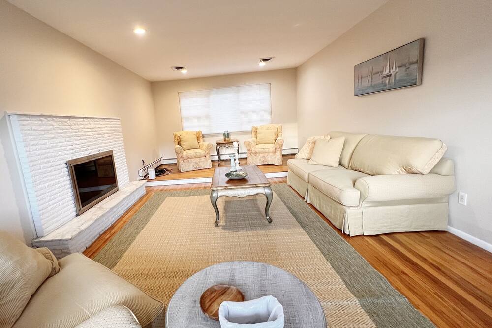 Photo of Livingroom in Lido Beach