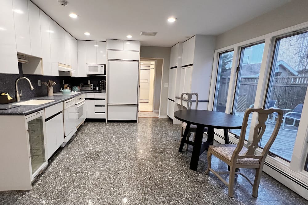 Photo of Kitchen in Lido Beach