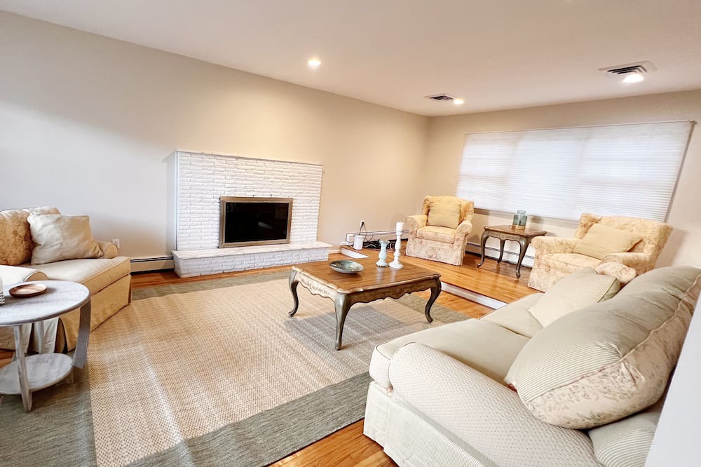 Photo of Livingroom in Lido Beach