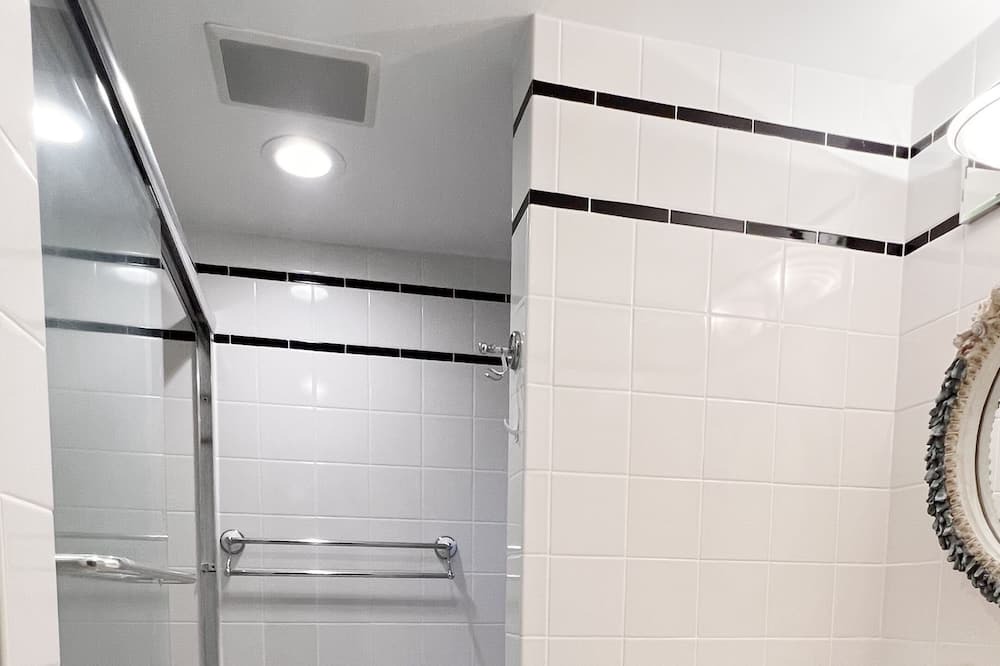 Photo of Bathroom in Lido Beach