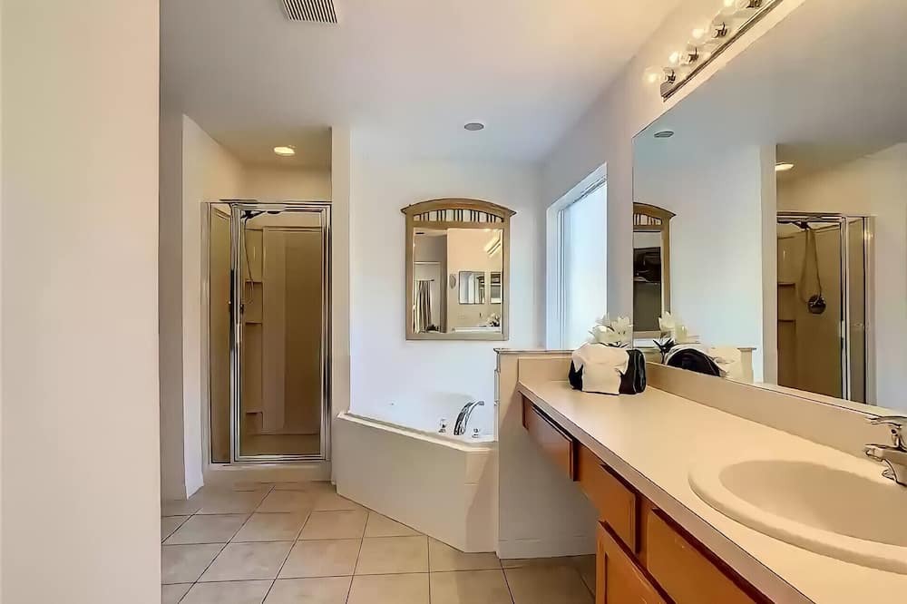 Photo of Bathroom in Seasons