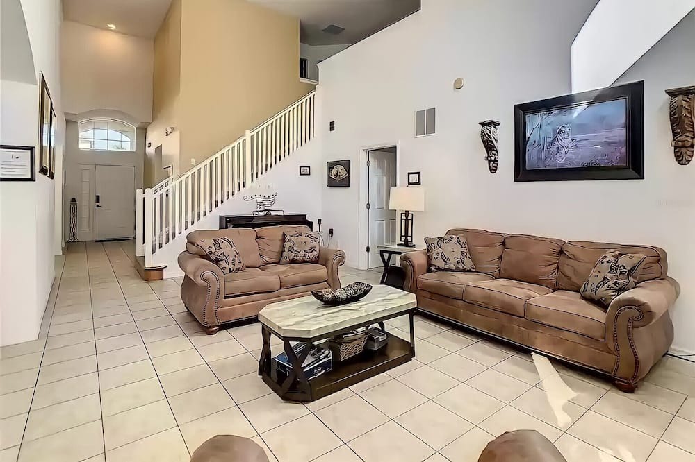 Photo of Livingroom in Seasons