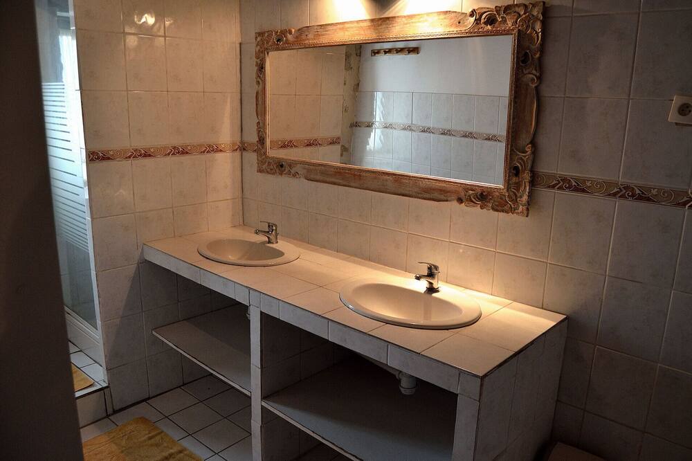 Photo of Bathroom in Montpezat