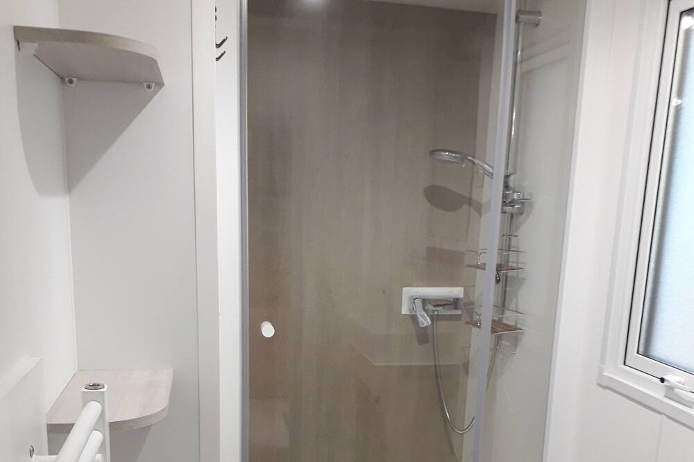 Photo of Bathroom in Saint-Julien-en-Saint-Alban
