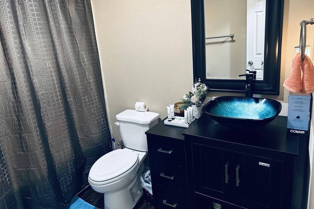 Photo of Bathroom in Tollhouse