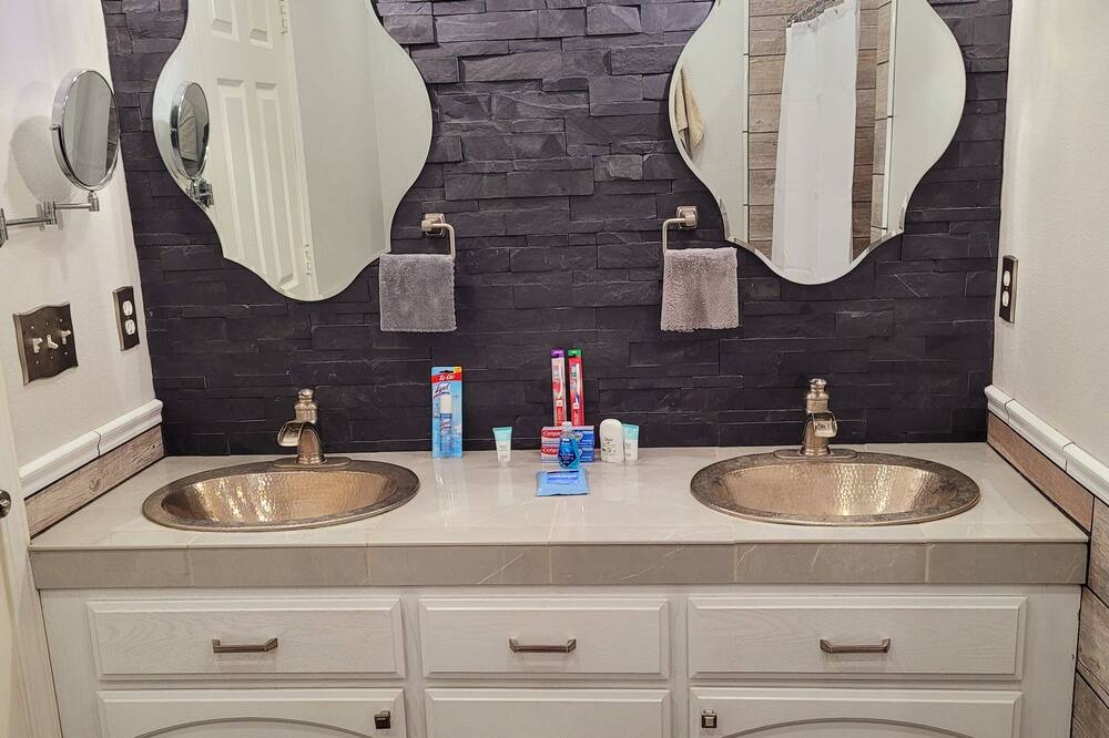 Photo of Bathroom in Tollhouse