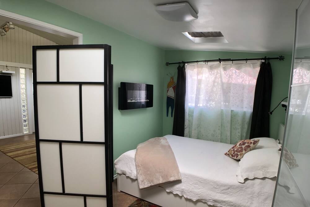 Photo of Bedroom in Verdugo Woodlands