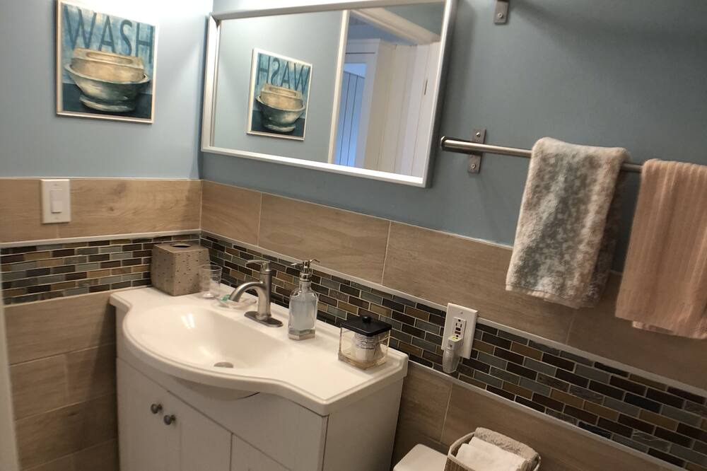 Photo of Bathroom in Verdugo Woodlands