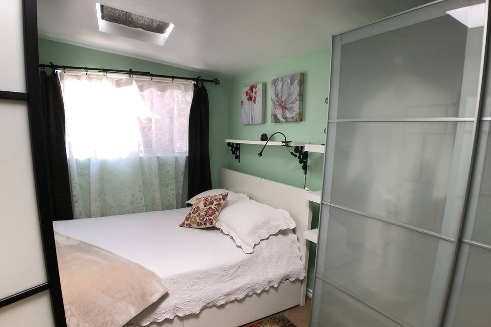 Photo of Bedroom in Verdugo Woodlands