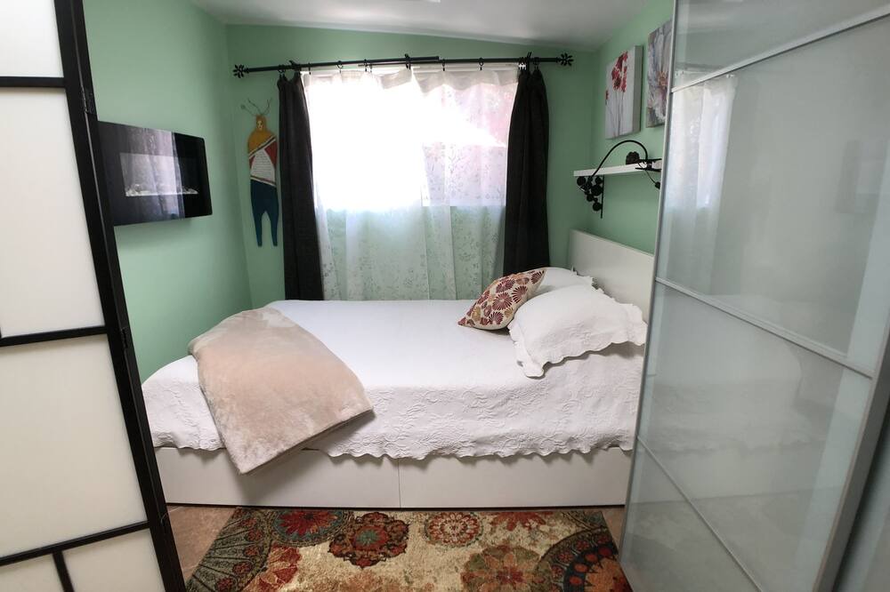 Photo of Bedroom in Verdugo Woodlands
