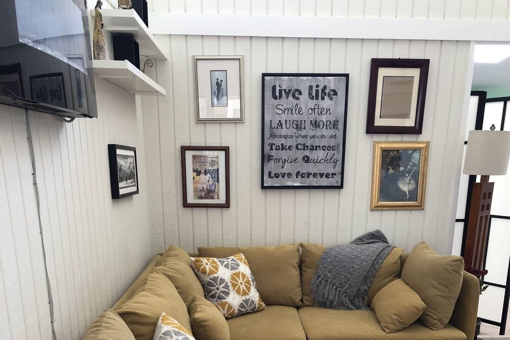 Photo of Livingroom in Verdugo Woodlands