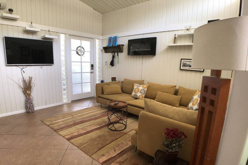 Photo of Livingroom in Verdugo Woodlands