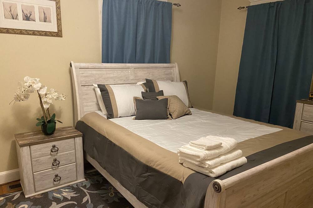 Photo of Bedroom in Lawrence