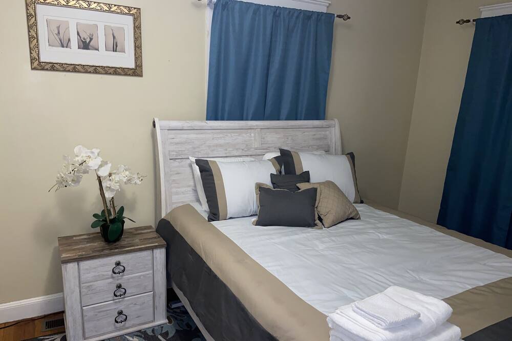 Photo of Bedroom in Lawrence