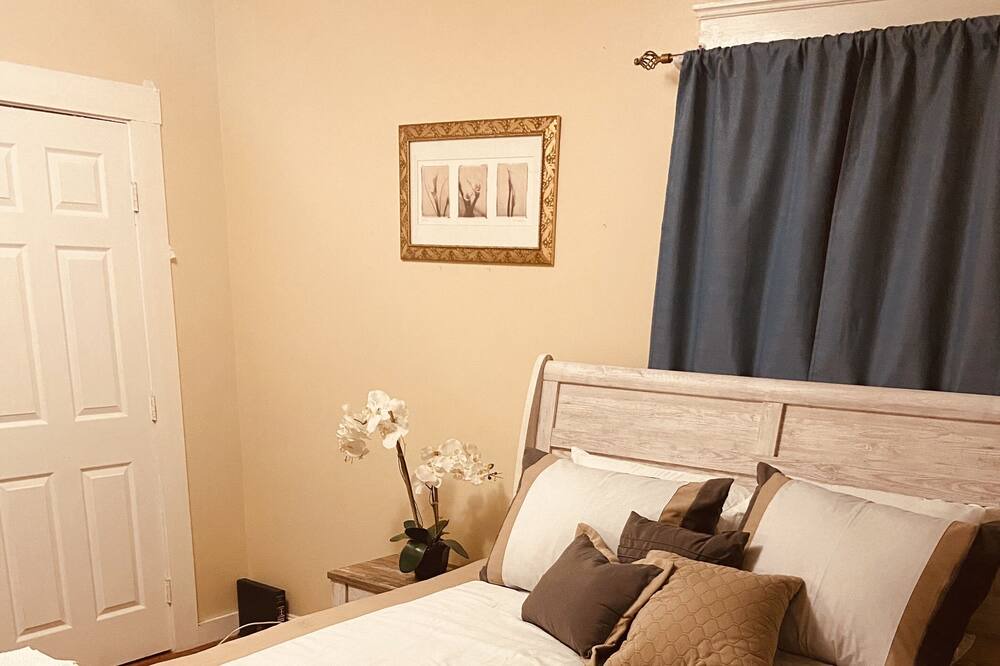 Photo of Bedroom in Lawrence