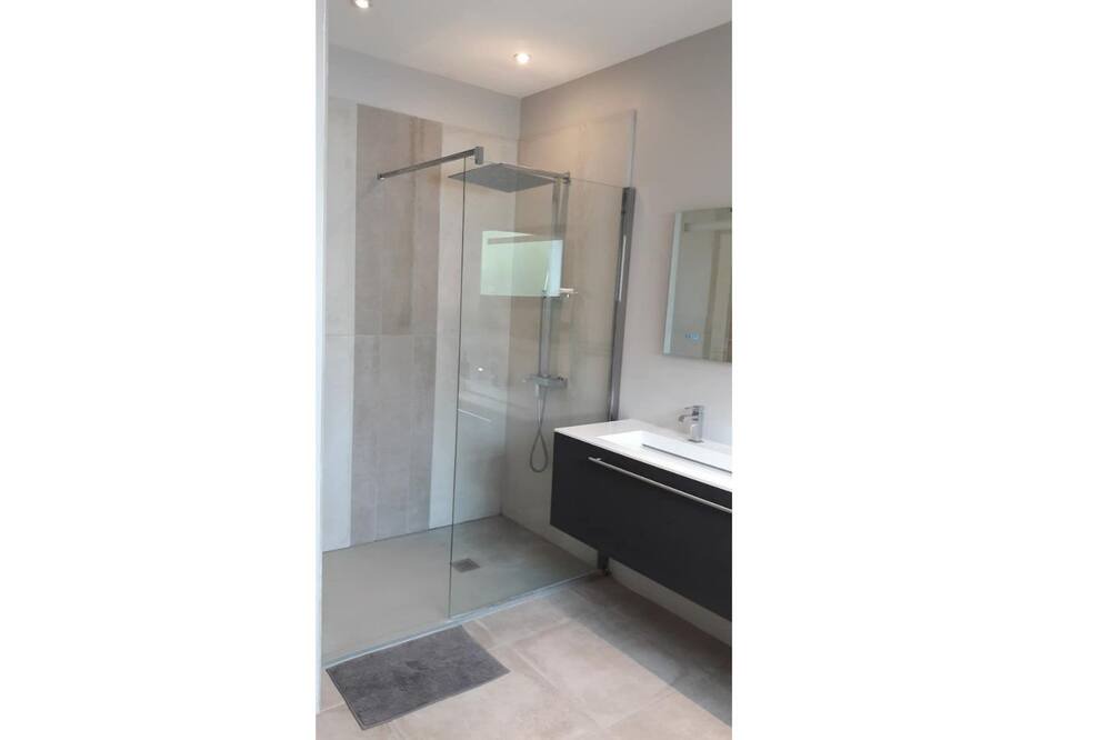 Photo of Bathroom in Chateauneuf-les-Martigues