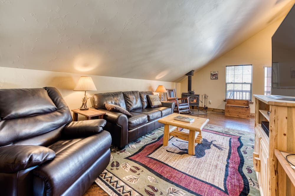 Photo of Livingroom in Conner