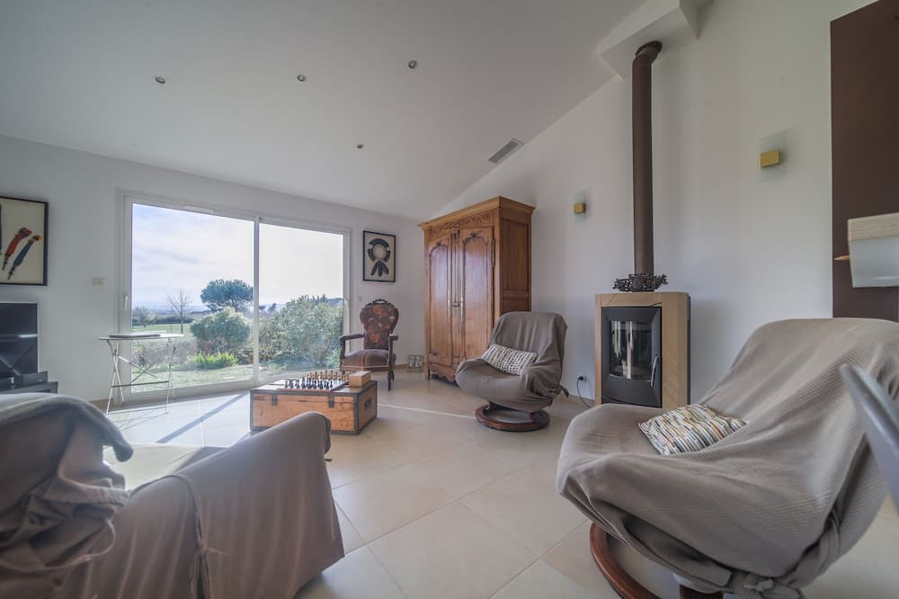 Photo of Livingroom in Villemoustaussou