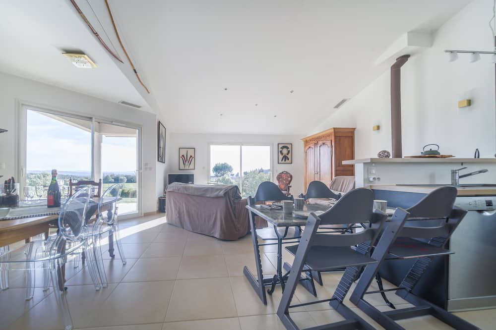 Photo of Livingroom in Villemoustaussou