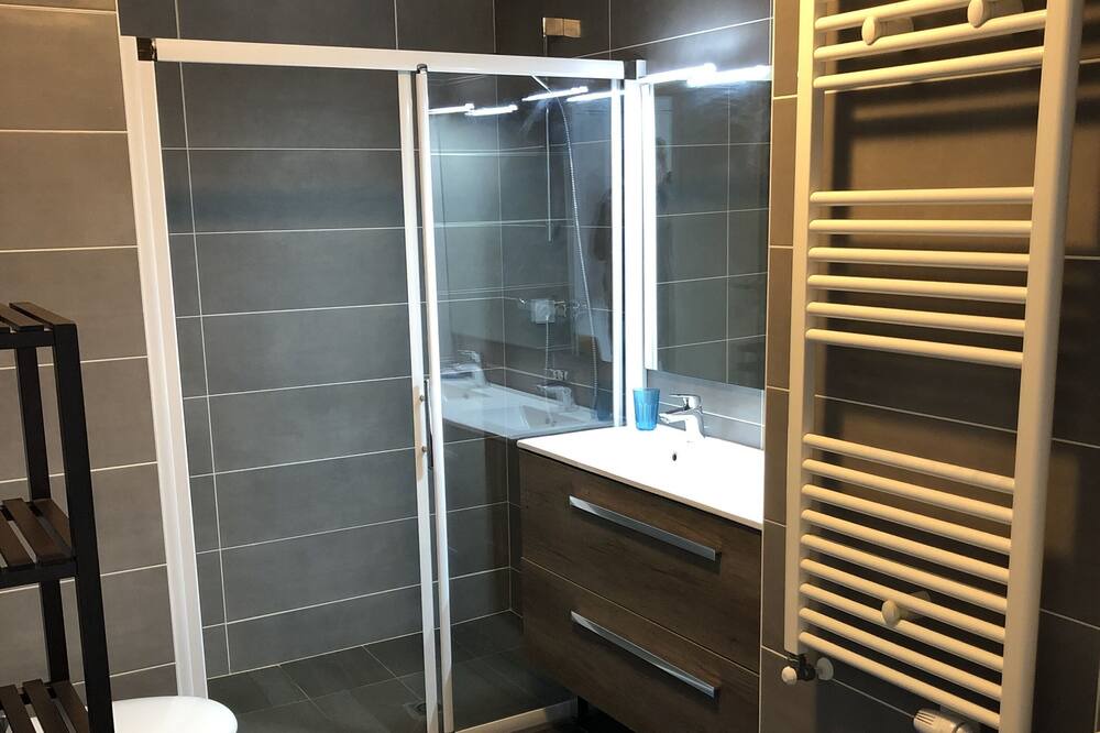 Photo of Bathroom in Ambilly