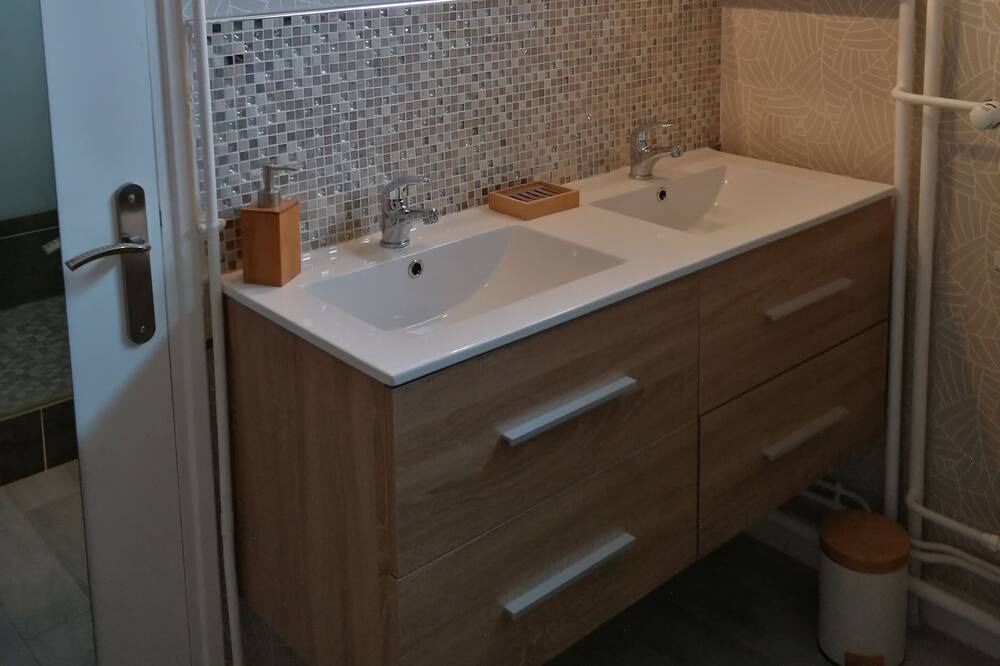 Photo of Bathroom in Montlucon