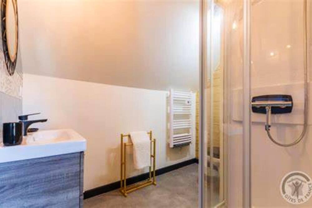 Photo of Bathroom in Pontorson