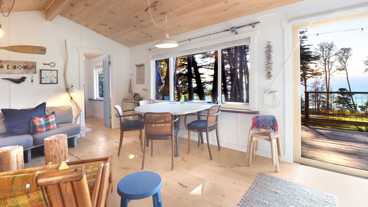 Photo of Livingroom in Cazadero