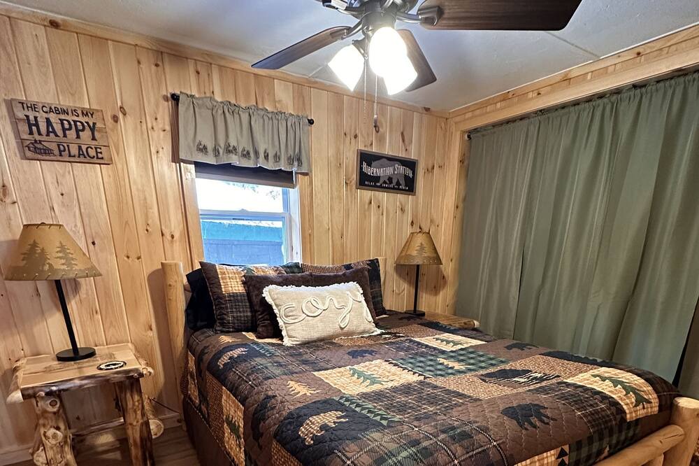 Photo of Bedroom in Warrensburg