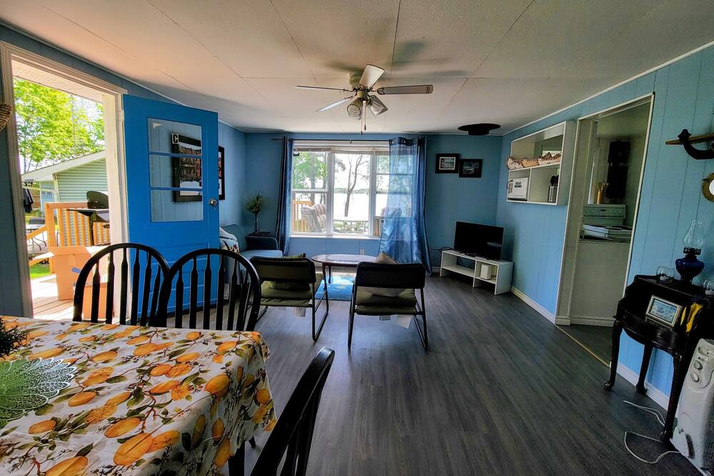 Photo of Livingroom in Greater Napanee