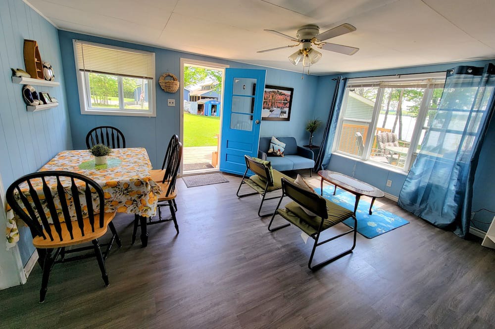 Photo of Livingroom in Greater Napanee