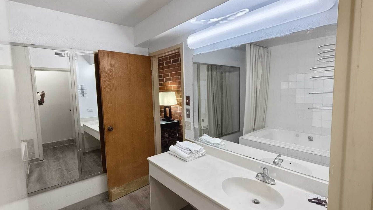 Photo of Bathroom in Calumet Park