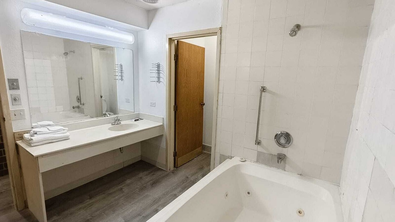 Photo of Bathroom in Calumet Park