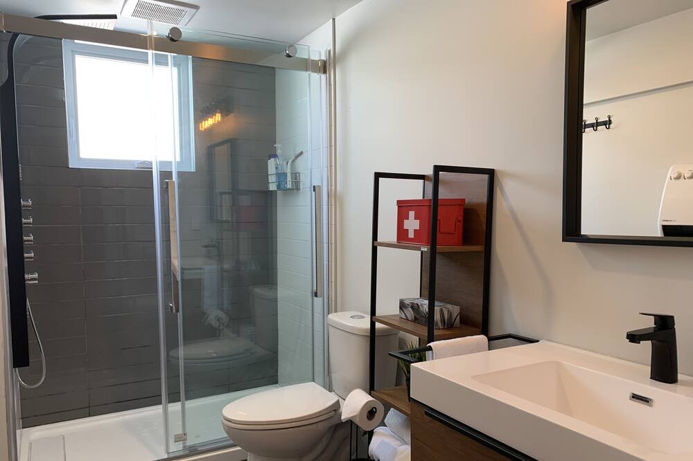 Photo of Bathroom in Saint-Claude