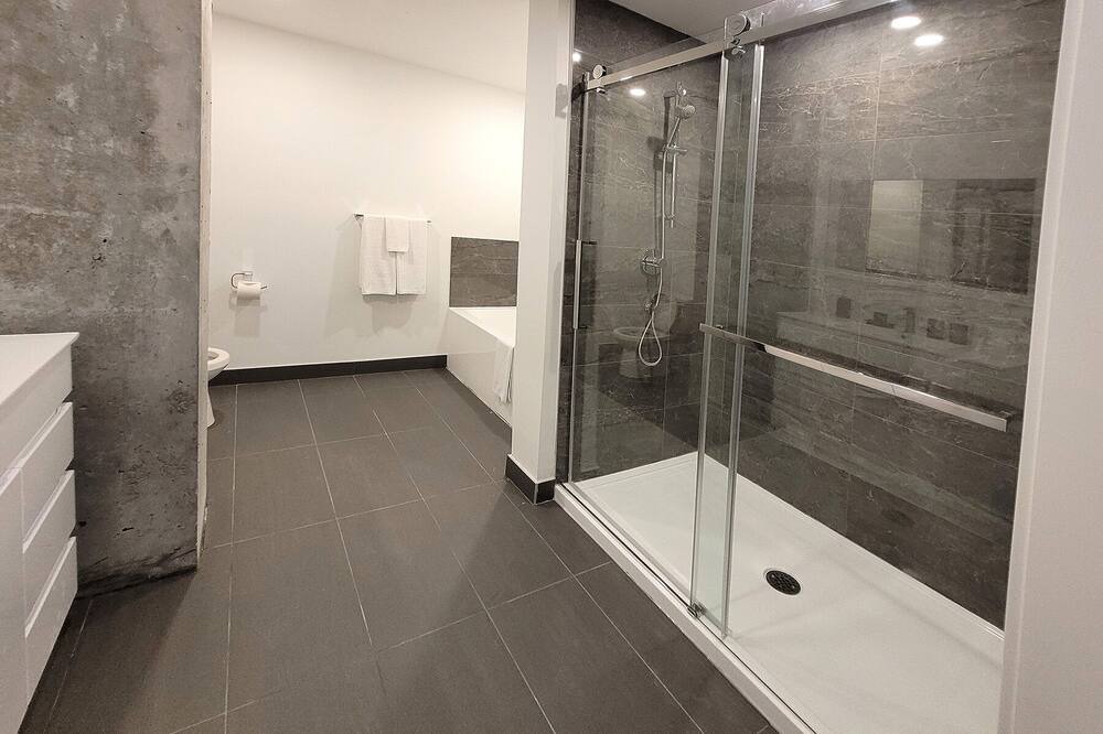 Photo of Bathroom in Fabreville