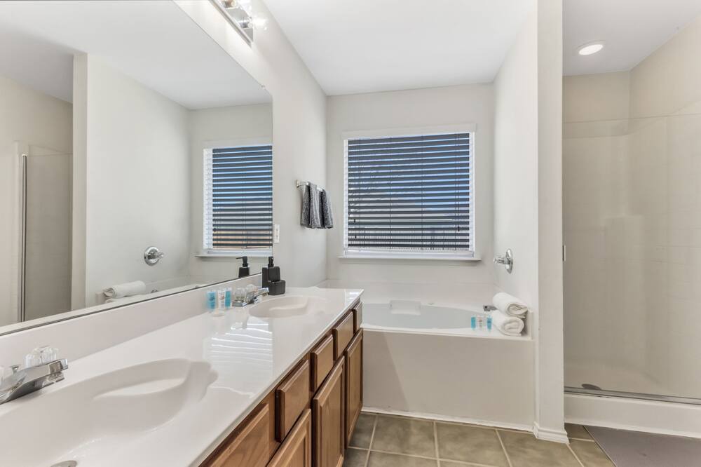 Photo of Bathroom in Royse City
