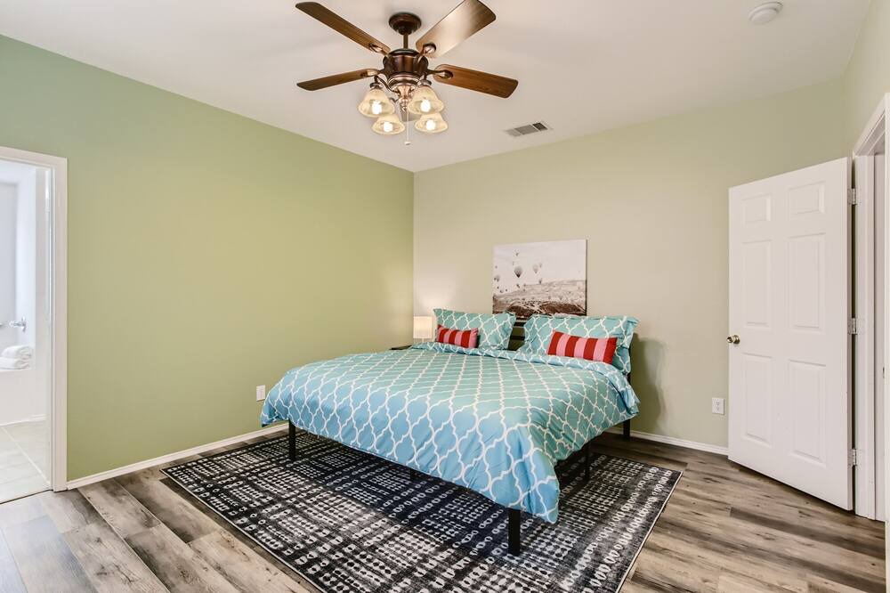 Photo of Bedroom in Royse City