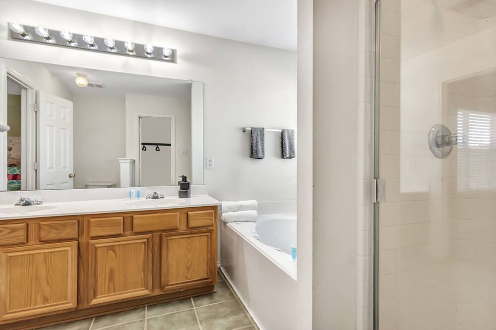 Photo of Bathroom in Royse City