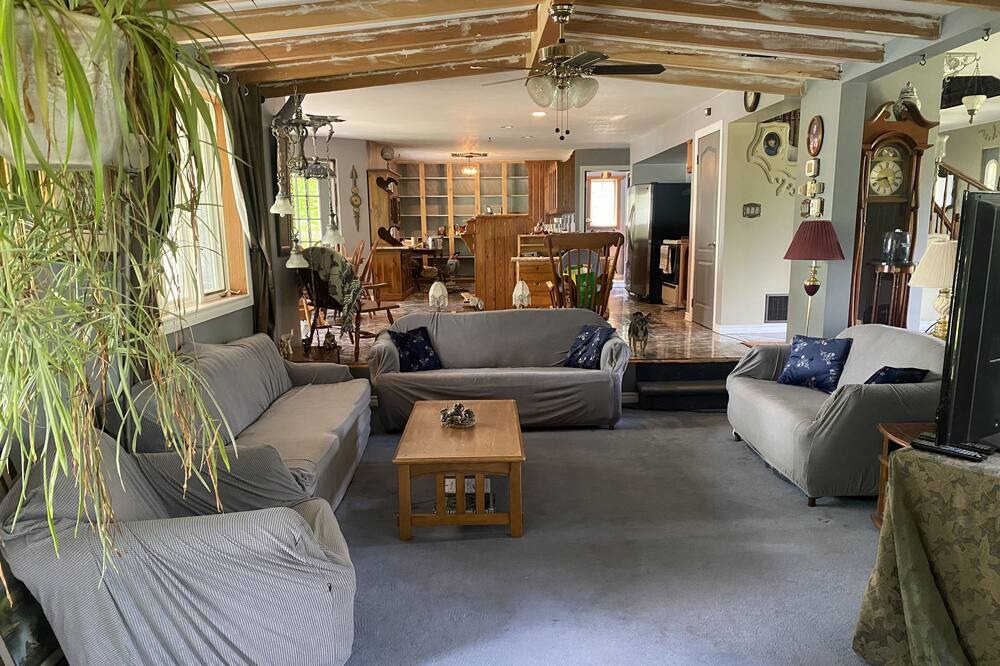 Photo of Livingroom in Frontenac