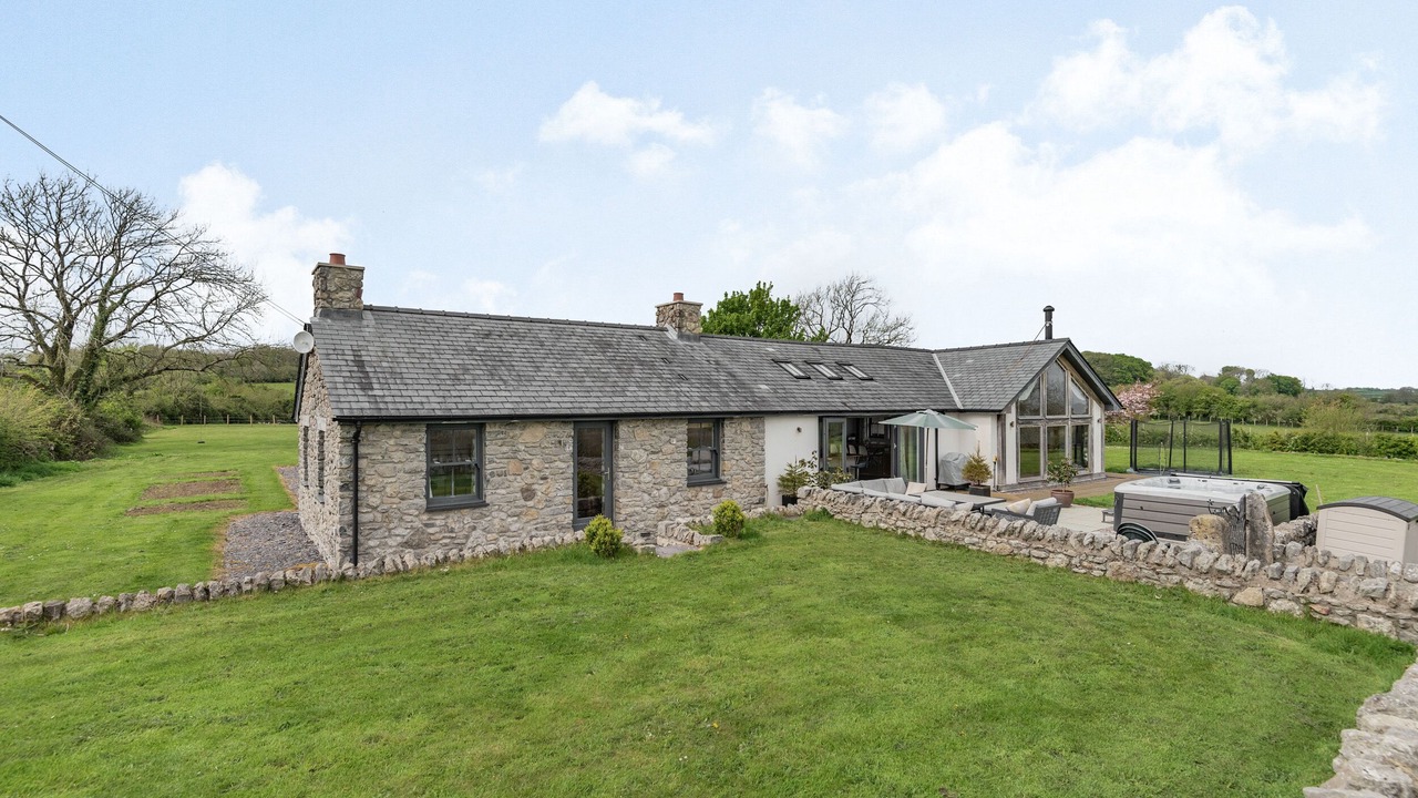 Photo of Others in Llangefni