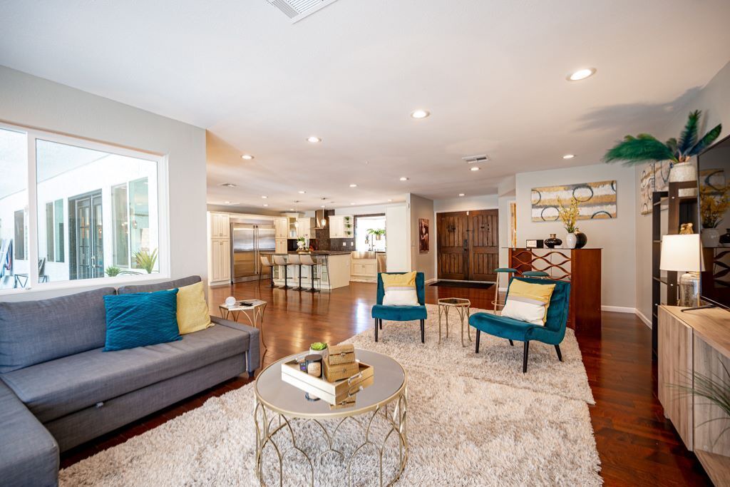 Photo of Livingroom in Rainbow Park