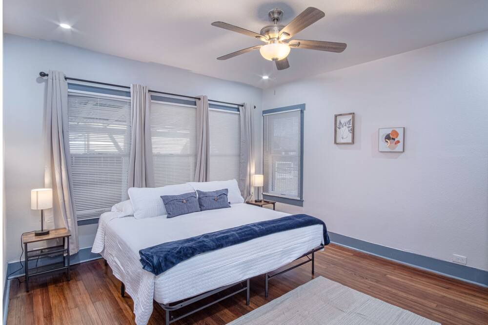 Photo of Bedroom in Highland Park