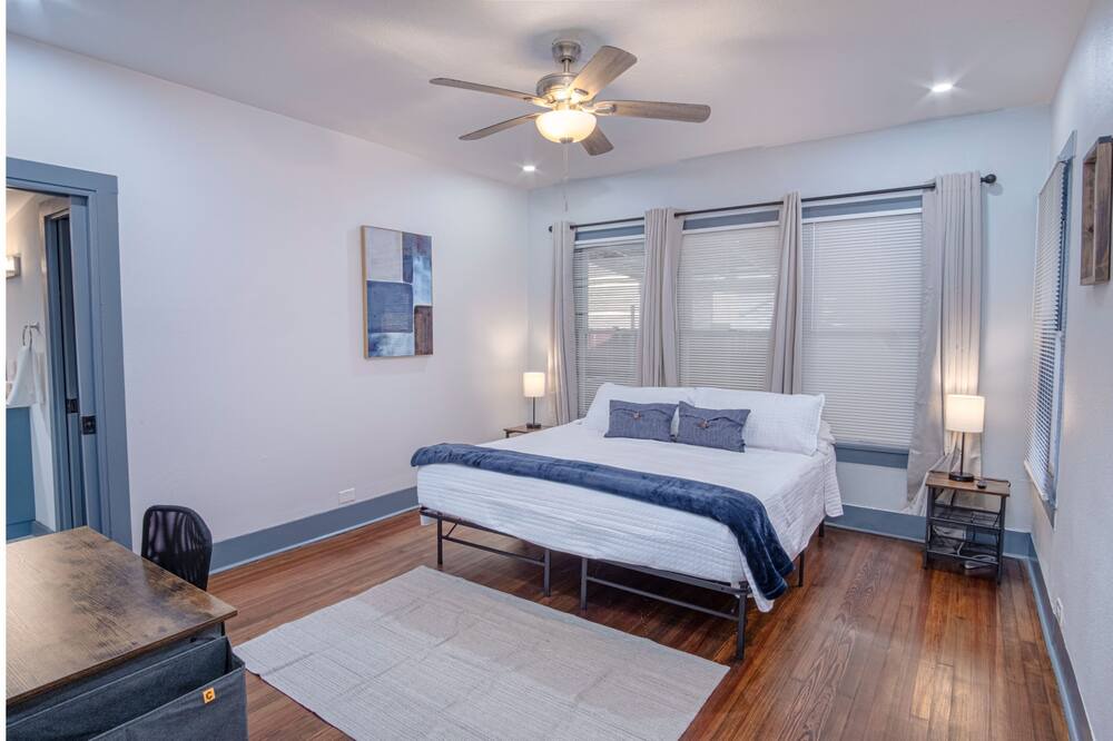 Photo of Bedroom in Highland Park