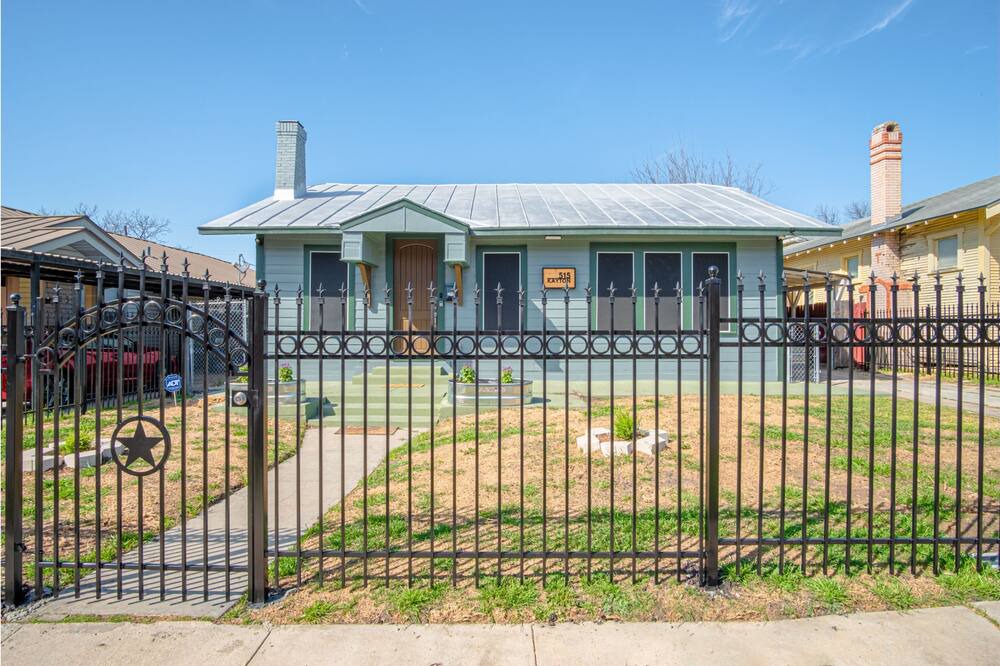 Photo of Outdoor in Highland Park
